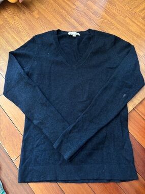 Kinross Cashmere Navy Blue V-Neck Sweater